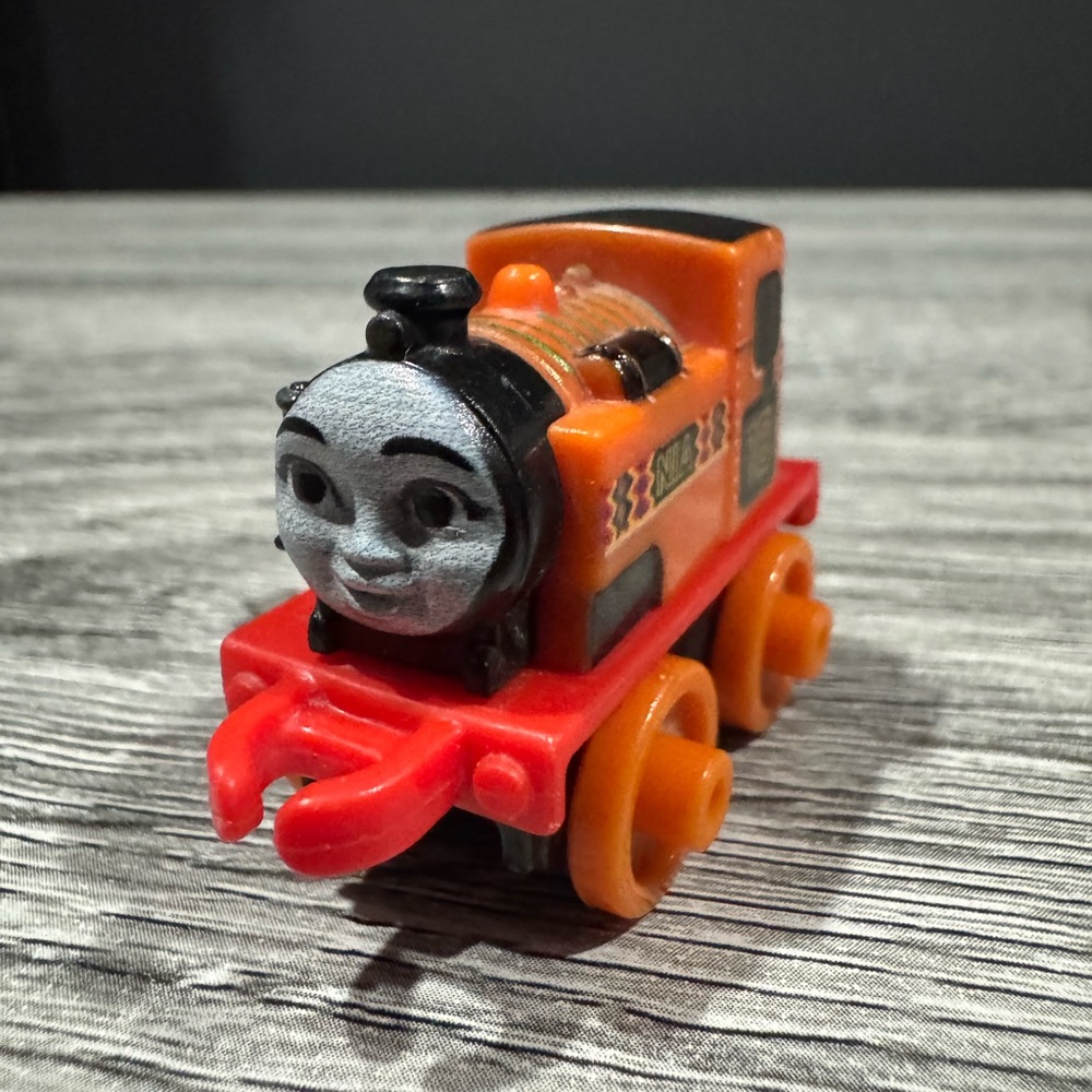 Thomas & Friends | Thomas the Tank Engine Minis: Nia - 2” Mini Toy Train